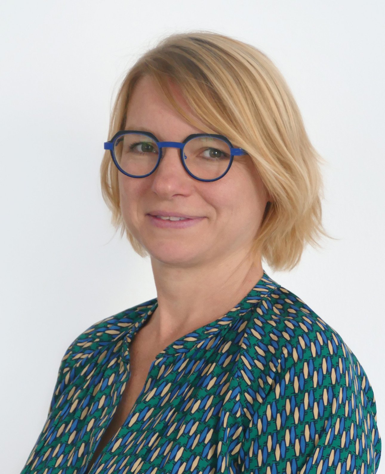 Dr. Julia Blanc