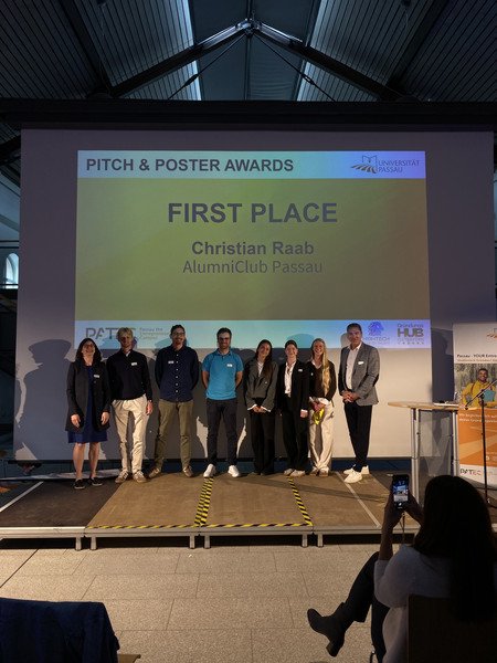 (v.l.n.r.) Prof. Dr. Carolin Häussler, Marc Schlotzhauer (CipherCell), Dr. Felix Klement (Cipher Cell), Dr. Florian Frank (CipherCell), Lilli Bernhard, Tina Riedel, Avelina Hütcher, (alle drei ONIU Coco) und Christian Raab (4process); Foto: Universität Passau