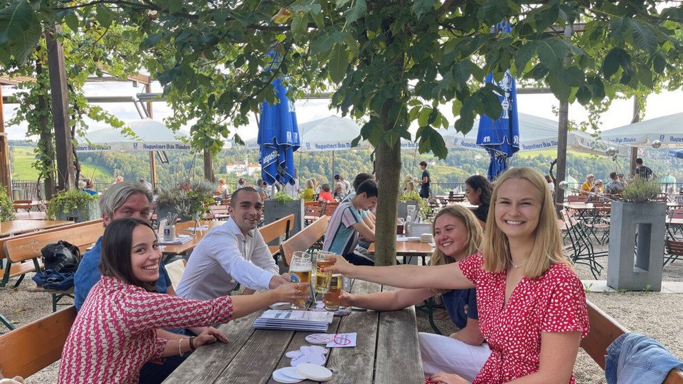 Philosophieren im Biergarten; Foto: Universit&auml;t Passau