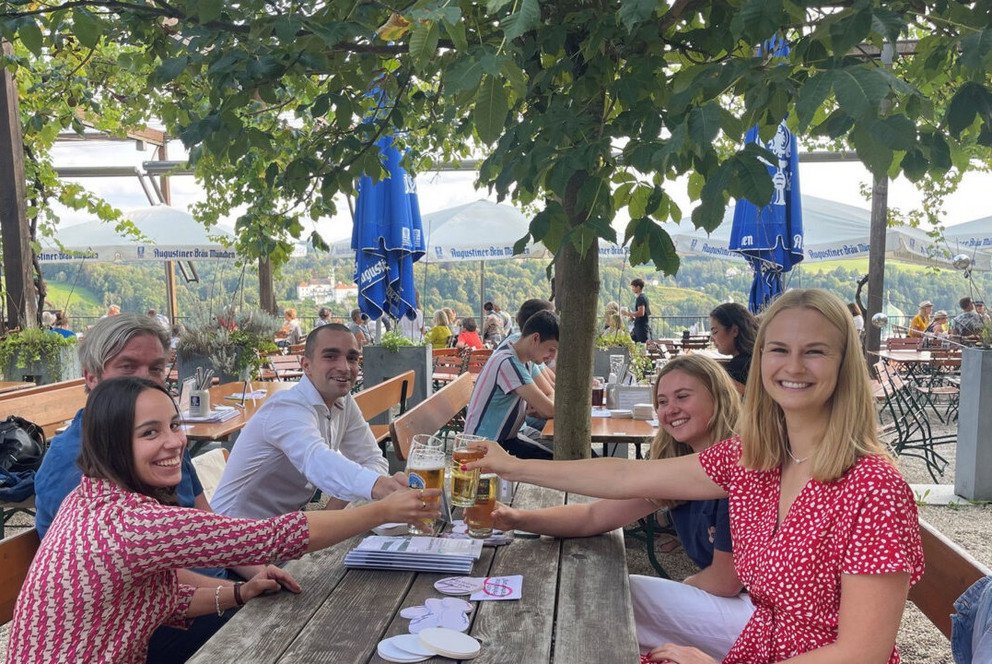 Philosophieren im Biergarten; Foto: Universit&auml;t Passau